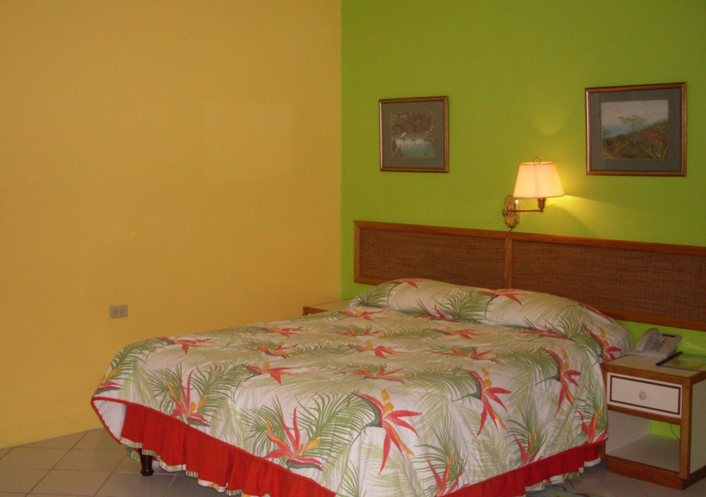 Coral Cove Marina Hotel Chaguaramas 外观 照片